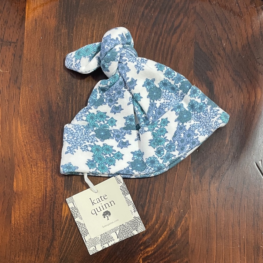 kate quinn Knot Hat in Blue Wildflower, 3-6 months
